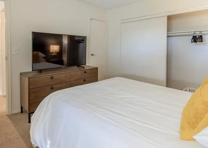 Landing Modern With Amazing Amenities *