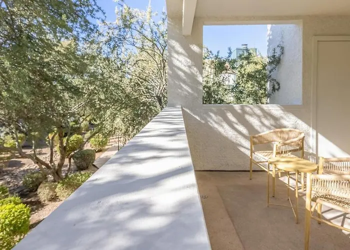 Apartment Landing Modern With Amazing Amenities Scottsdale